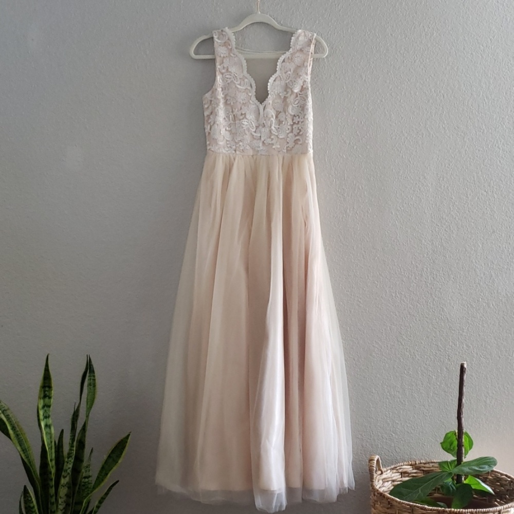 Beautiful Lulus Dress size M